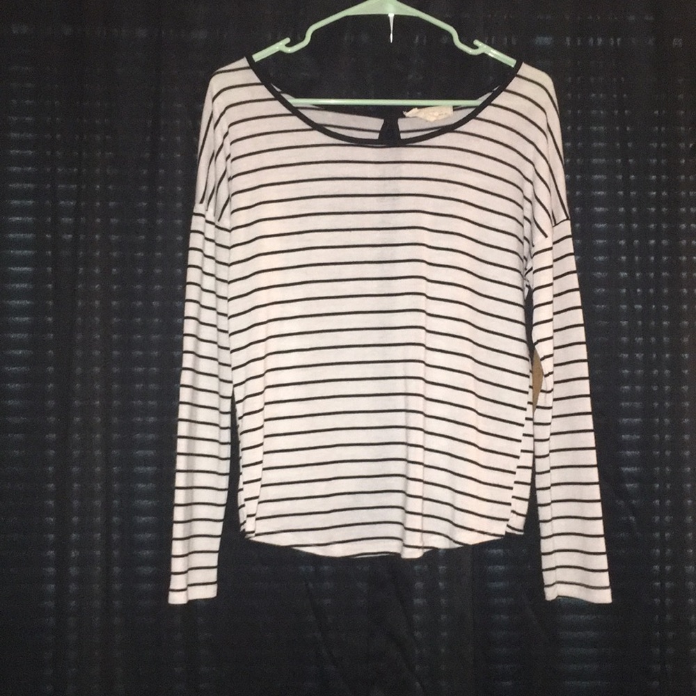 Blouse with bows on back!